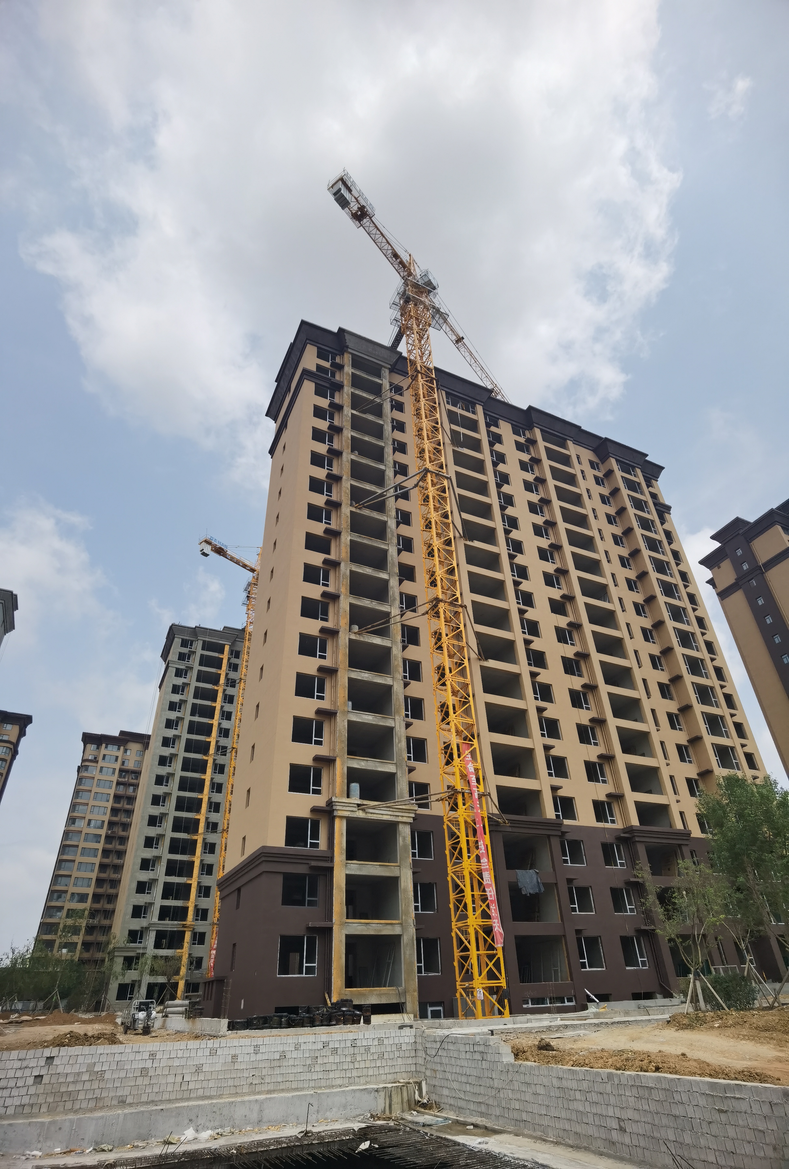 啄木鸟漆业集团  硬彩石  建筑外墙涂料 